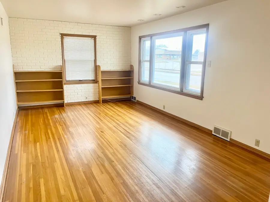 703 S 33rd St, Manitowoc, WI 54220 - #2