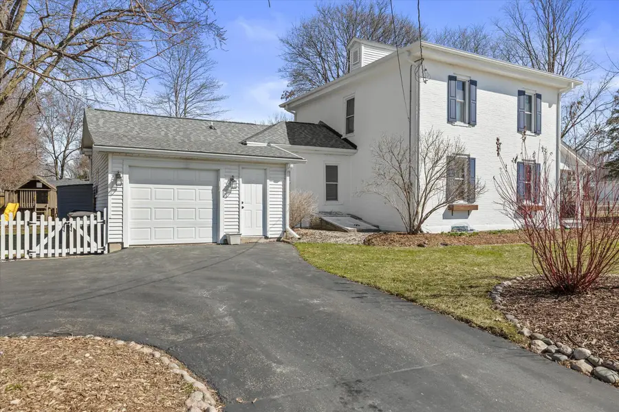 46 S Concord Rd, Oconomowoc, WI 53066 - #2