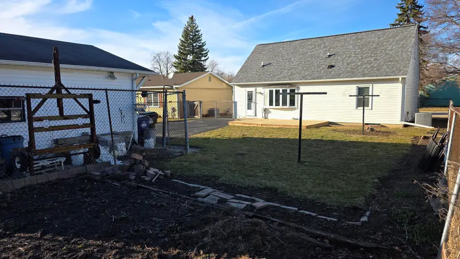 5509 Hilldale Dr, Racine, WI 53406 - #2