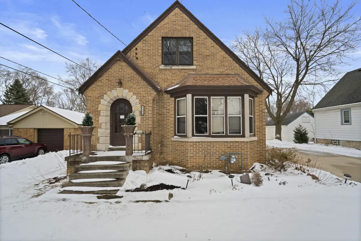 5144 S 43rd St, Greenfield, WI 53220 - #1