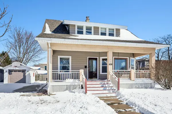 426 E Pleasant St, Oconomowoc, WI 53066