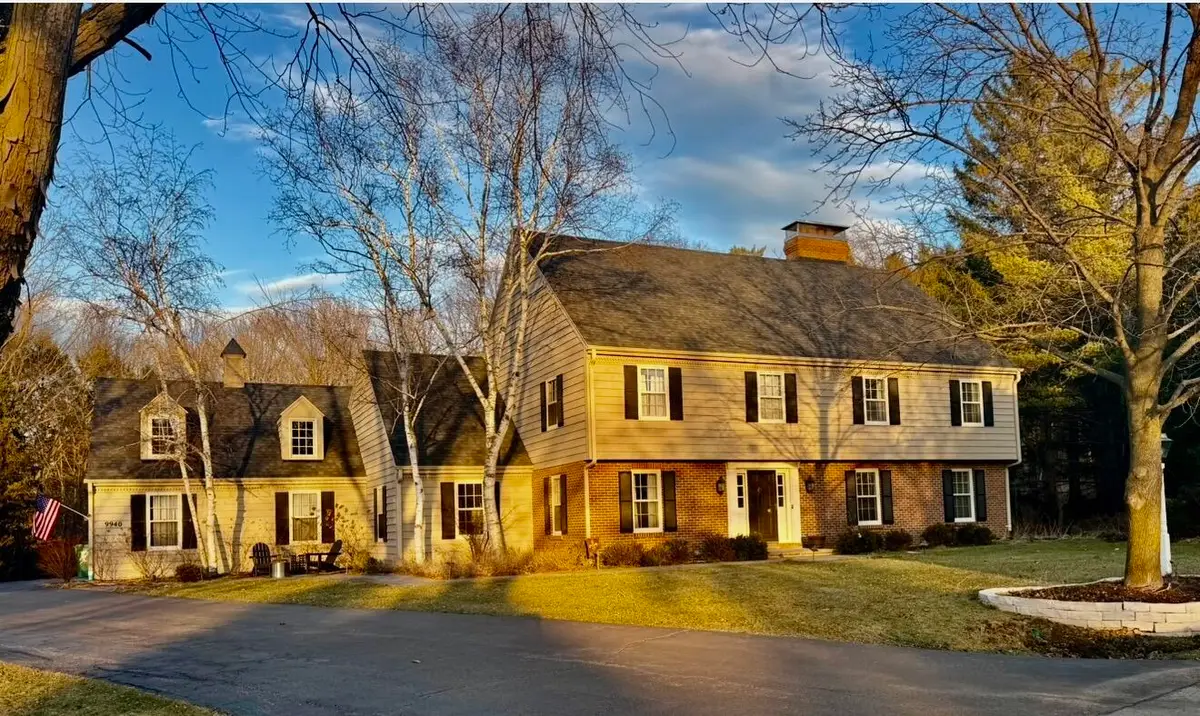 9940 N Lamplighter Ln, Mequon, WI 53092 - #1