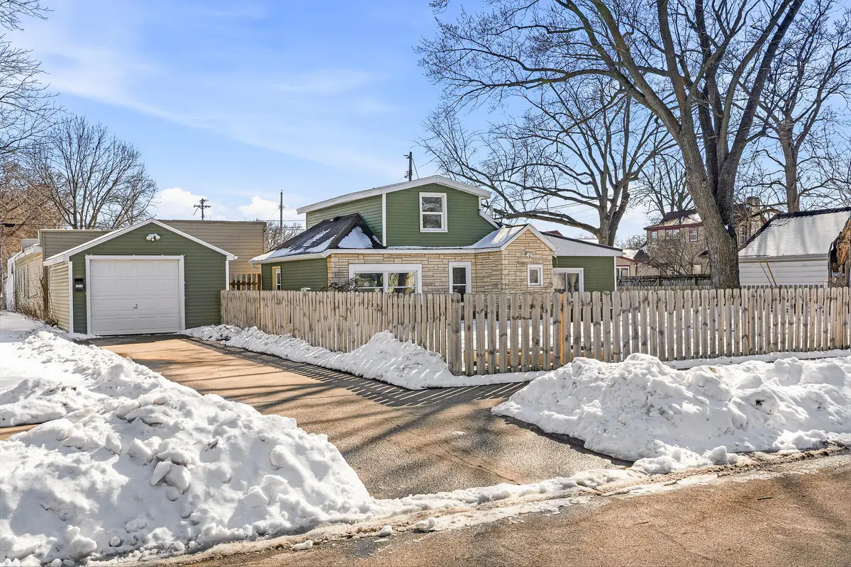 1916 Winnebago St, La Crosse, WI 54601 - #1