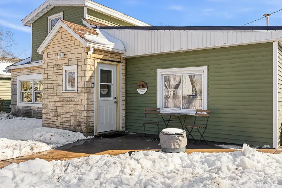 1916 Winnebago St, La Crosse, WI 54601 - #3