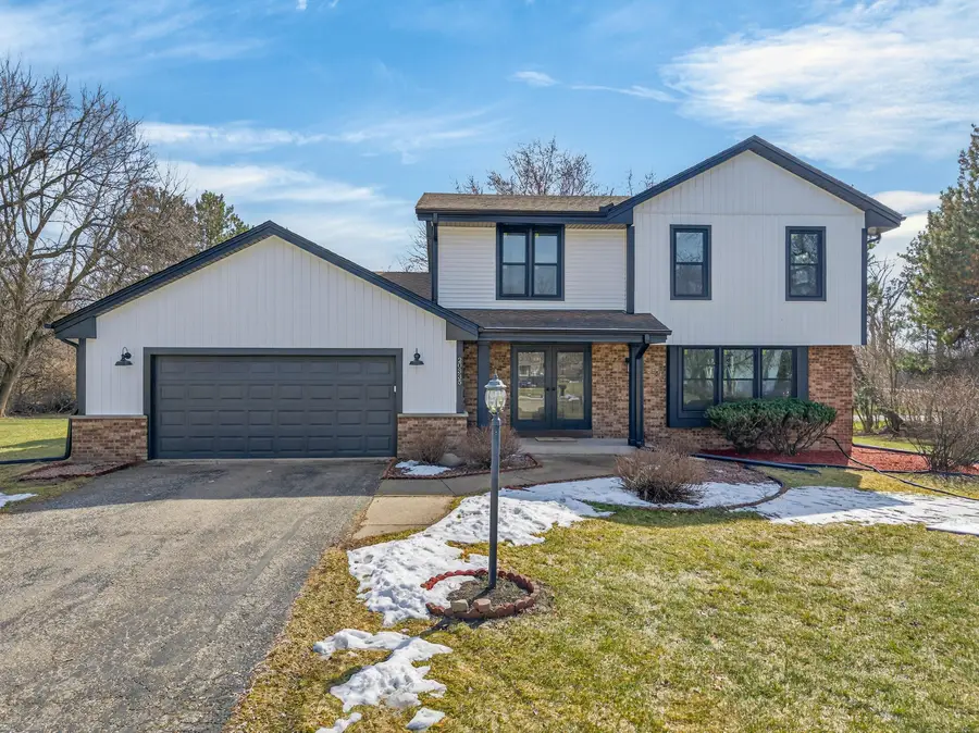 20335 Yorktown Ct, Brookfield, WI 53045 - #2