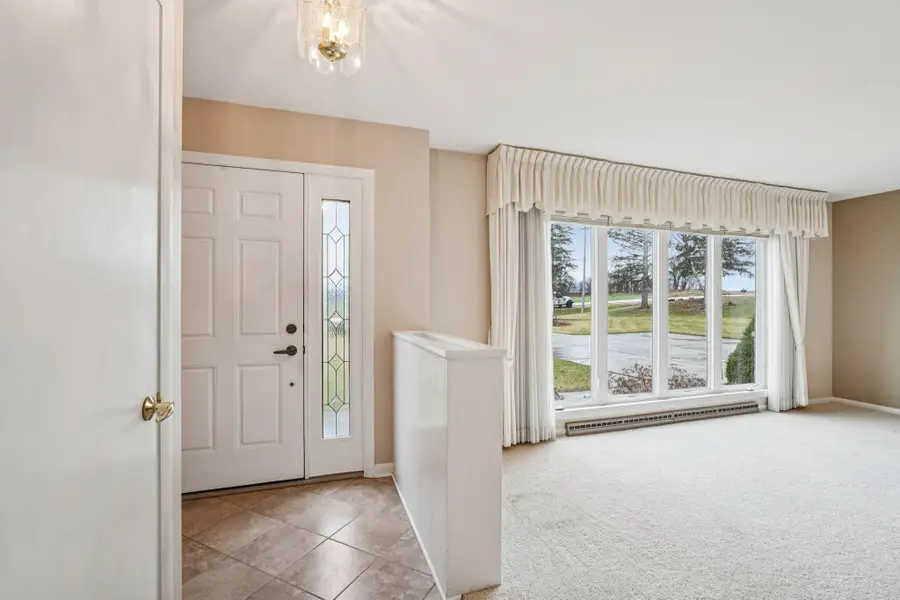 558 Horns Corners Rd, Cedarburg, WI 53012 - #2