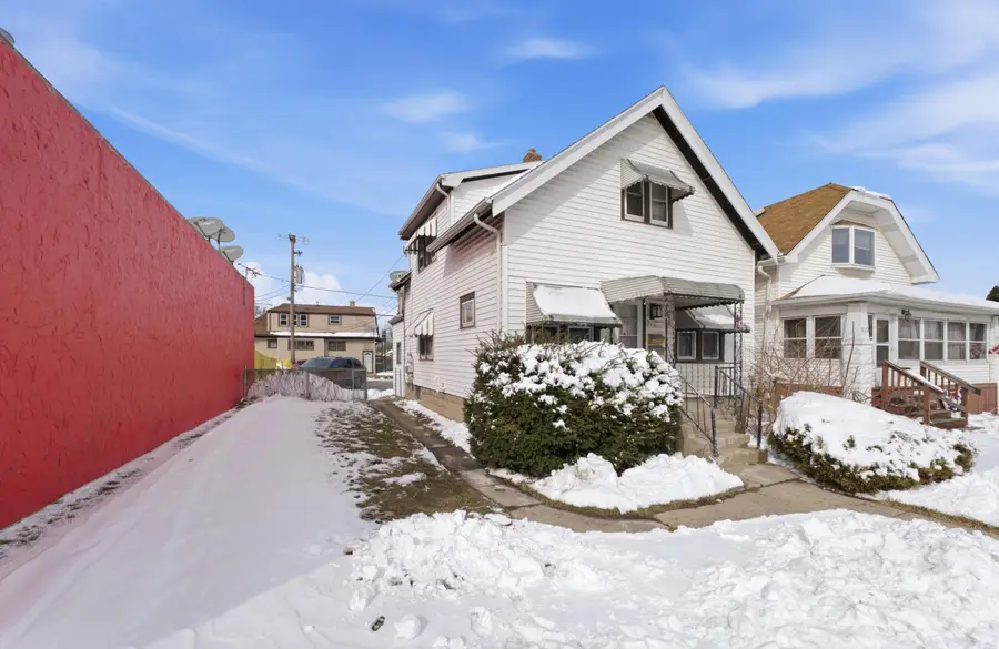 7024 W Lincoln Ave, West Allis, WI 53219 - #2