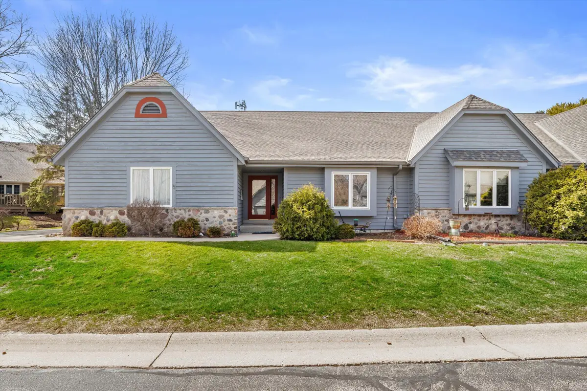 308 King William Ct S, Waukesha, WI 53186 - #1