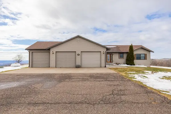 W1660 Maplewood Ln, Belvidere, WI 54610