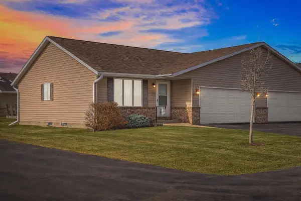 1009 Whispering Winds Pl, Onalaska, WI 54650