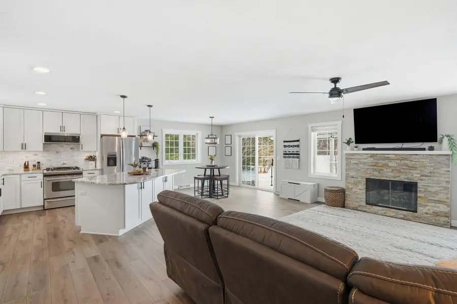 307 Scuppernong Cir, Dousman, WI 53118 - #2