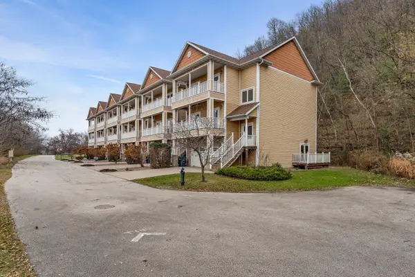 1308 Sunset Ct, La Crosse, WI 54601