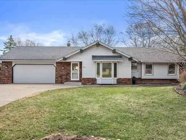 680 Forest Grove Ln, Brookfield, WI 53005