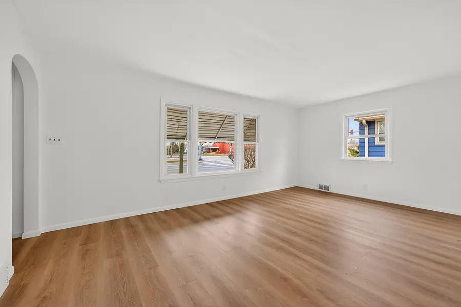 6726 W Silver Spring Dr, Milwaukee, WI 53218 - #3