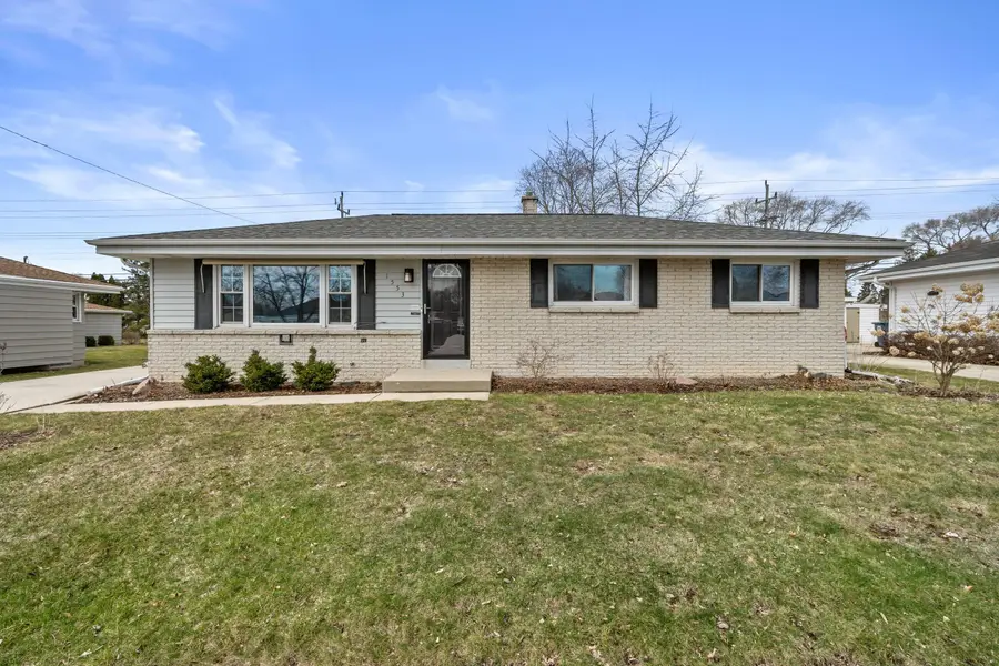 1553 Parknoll Ln, Port Washington, WI 53074 - #2