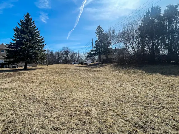 1921 E Bolivar Ave, Saint Francis, WI 53235