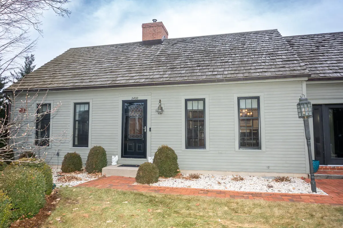 2400 W Cherokee Dr, Appleton, WI 54914 - #1