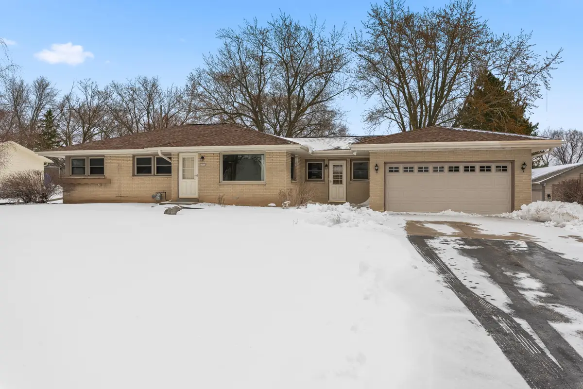 3756 S 124th St, Greenfield, WI 53228 - #1