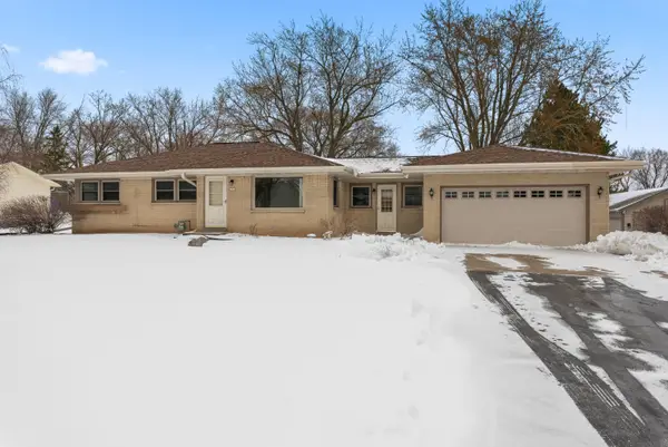 3756 S 124th St, Greenfield, WI 53228
