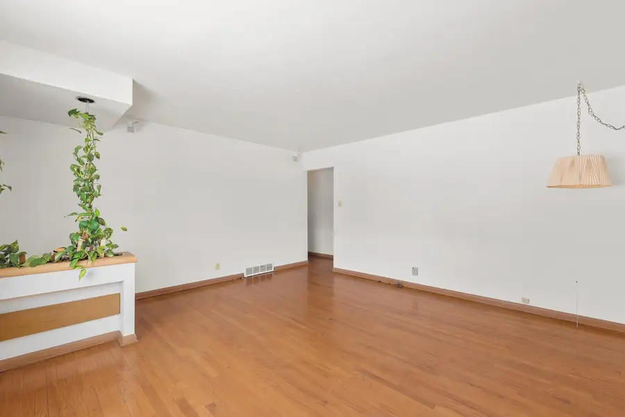 3756 S 124th St, Greenfield, WI 53228 - #3