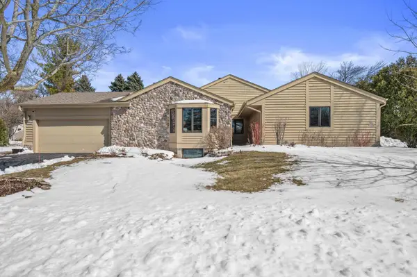N80W13596 River Park Dr, Menomonee Falls, WI 53051