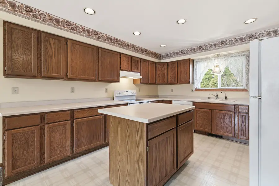 496 Glacier Pass, Slinger, WI 53086 - #2