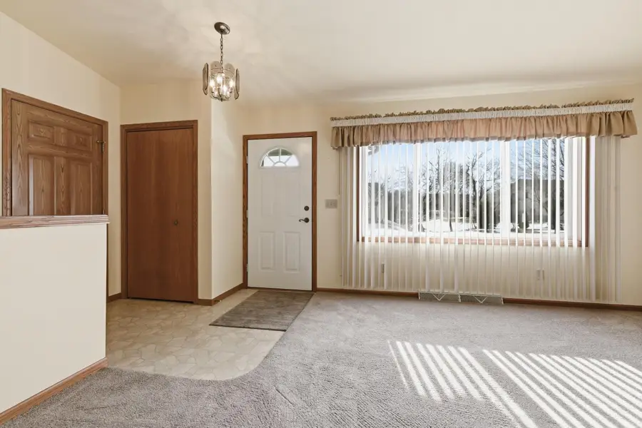 496 Glacier Pass, Slinger, WI 53086 - #3