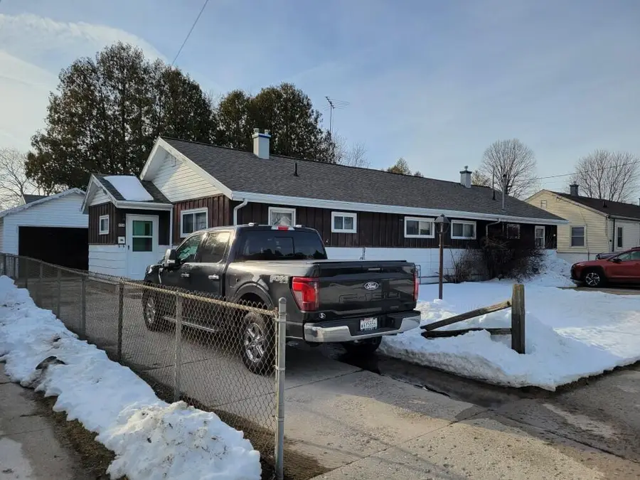 954 S 36th St, Manitowoc, WI 54220 - #2