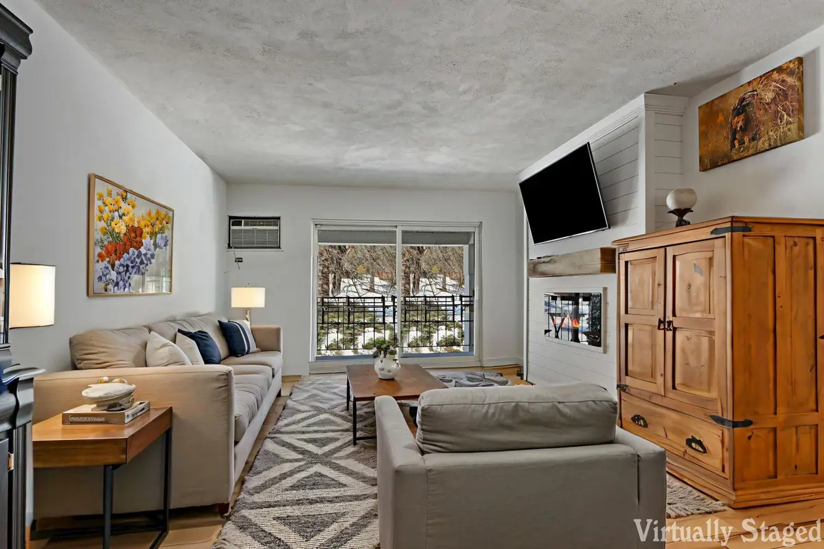 118 Evelyn Ln, Lake Geneva, WI 53147 - #1