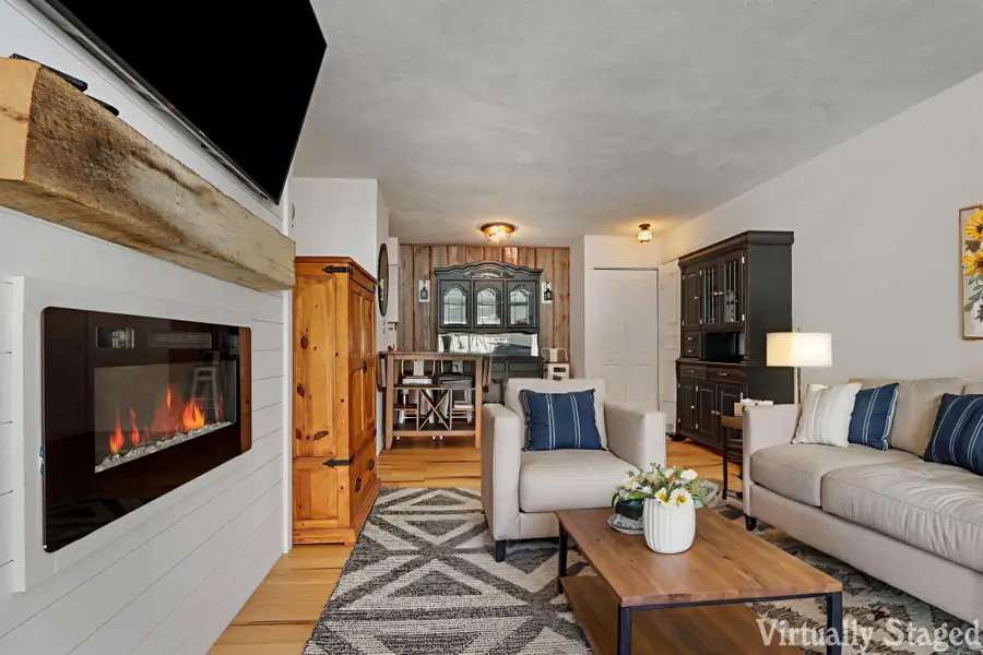 118 Evelyn Ln, Lake Geneva, WI 53147 - #2