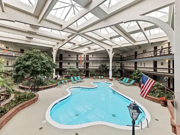 5200 S Tuckaway Blvd S, Greenfield, WI 53221