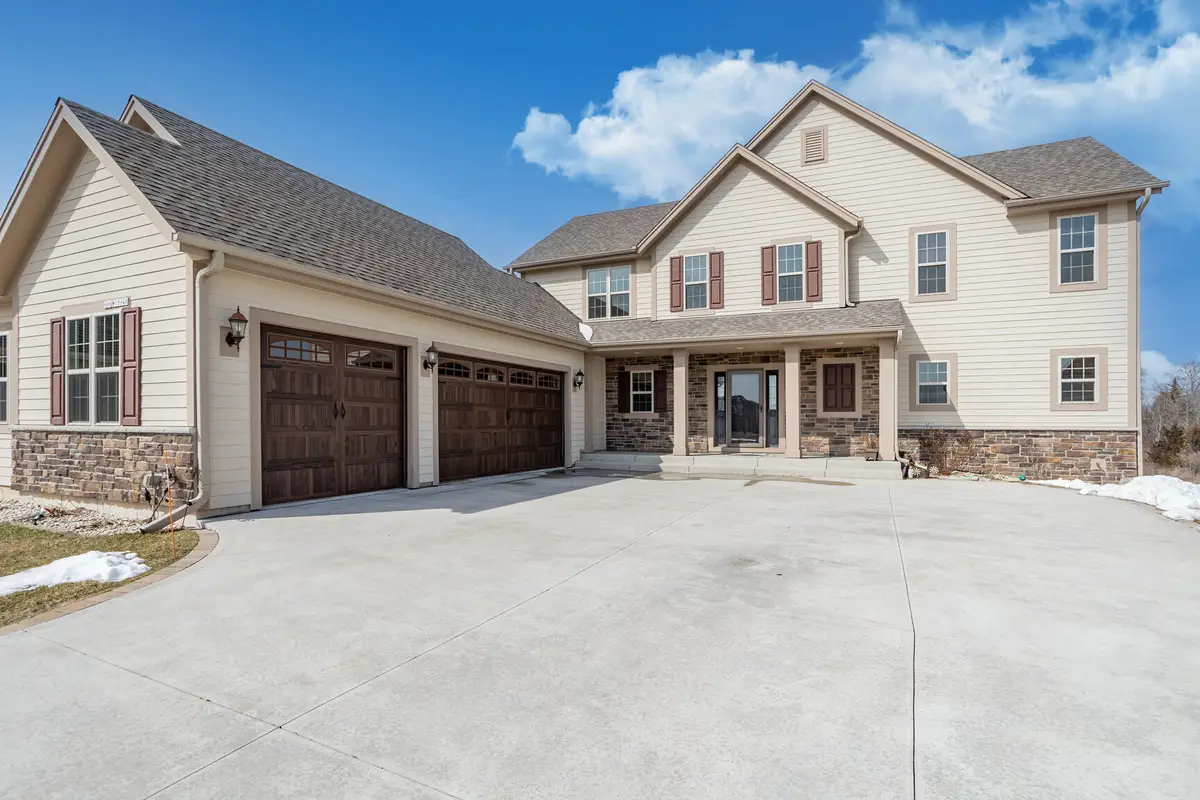 N88W18648 Duke St, Menomonee Falls, WI 53051 - #1