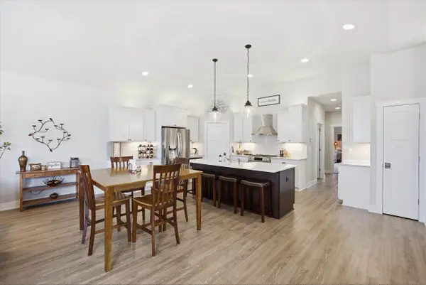 S70W15775 Sandalwood Dr, Muskego, WI 53150