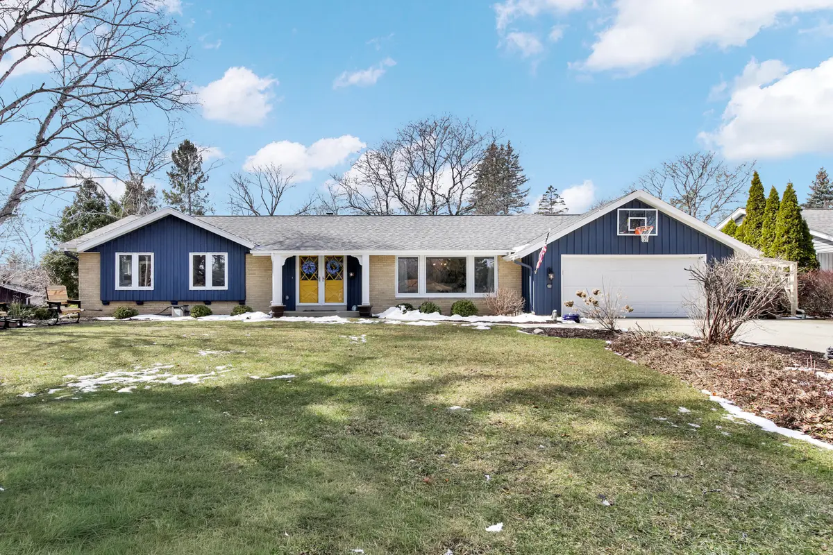 1103 W Montclaire Ave, Glendale, WI 53217 - #1