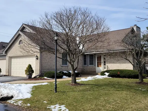 1925 Springbrook N, Waukesha, WI 53186