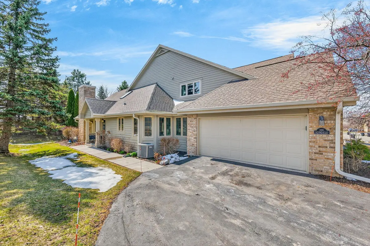 N21W24327 Cumberland Dr, Pewaukee, WI 53072 - #1