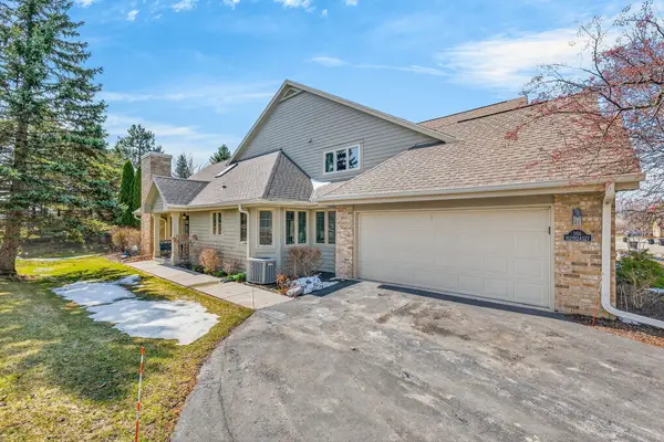 N21W24327 Cumberland Dr, Pewaukee, WI 53072