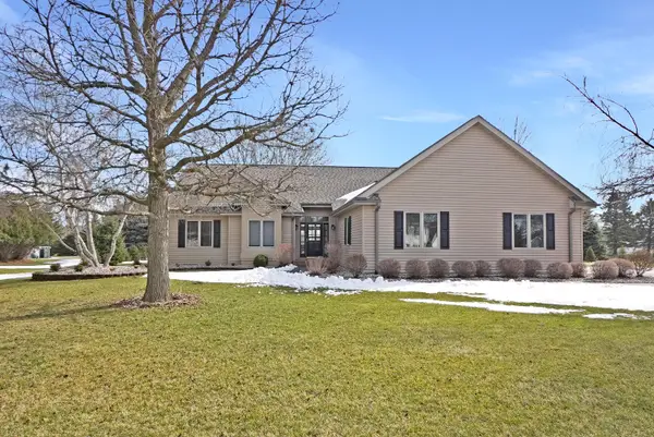 1485 N Riverline Dr, Oconomowoc, WI 53066