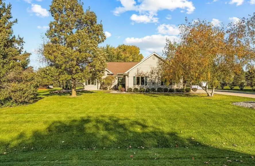 1485 N Riverline Dr, Oconomowoc, WI 53066 - #3