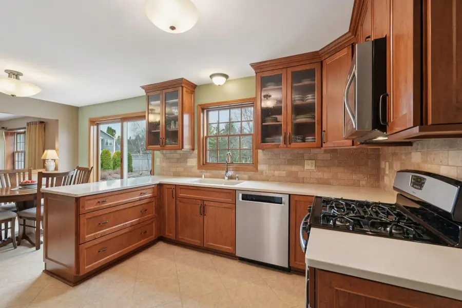 312 W Lilac Ln, Grafton, WI 53024 - #3