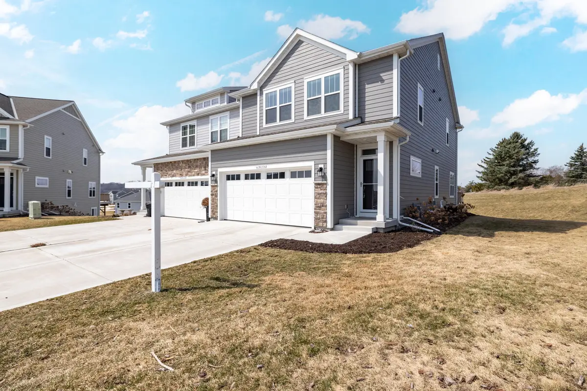 N67W25382 Breckenridge Ct, Sussex, WI 53089 - #1