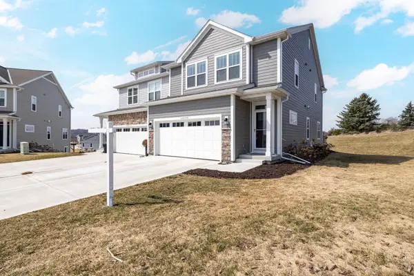 N67W25382 Breckenridge Ct, Sussex, WI 53089