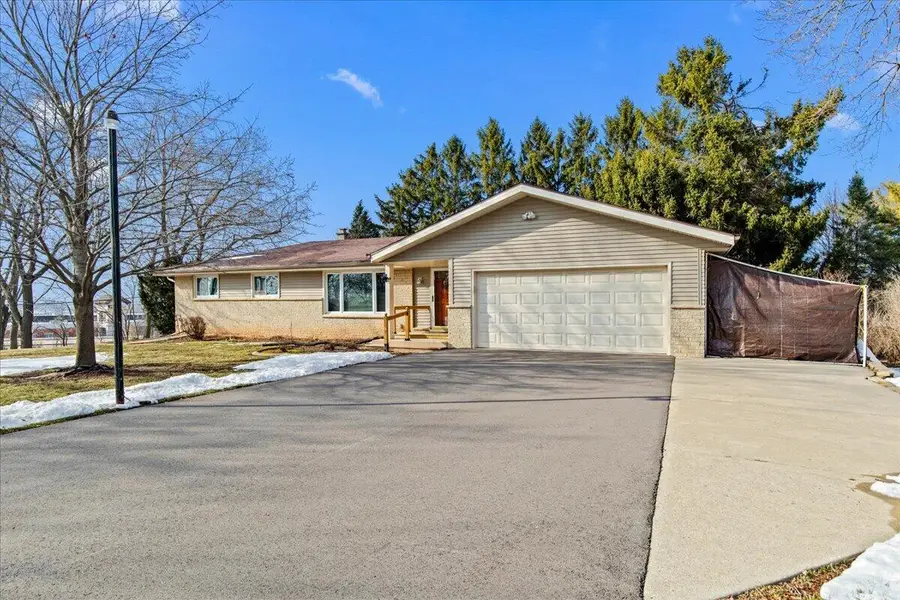 15540 W Glendale Dr, New Berlin, WI 53151 - #2