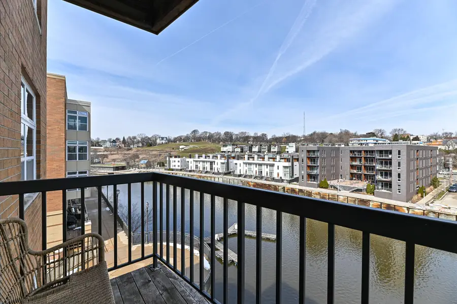 1915 N Water St, Milwaukee, WI 53202 - #2