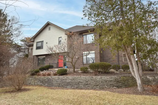 399 N Main St, Thiensville, WI 53092