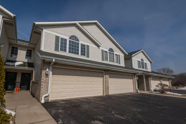 622 Shepherds Dr, West Bend, WI 53090