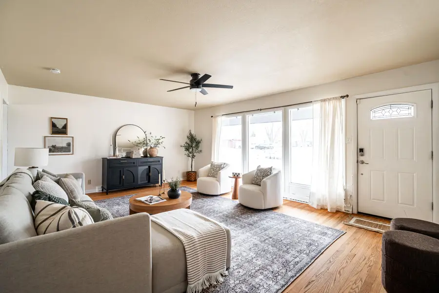 5706 W Luebbe Ln, Milwaukee, WI 53223 - #3