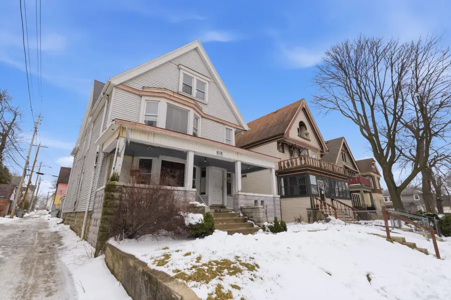 434 N 32nd St, Milwaukee, WI 53208 - #3