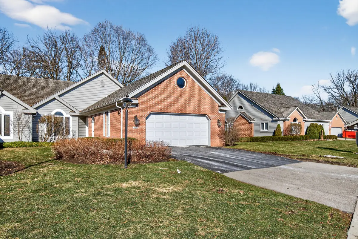 2415 Walnut Grove Ct, Brookfield, WI 53005 - #1