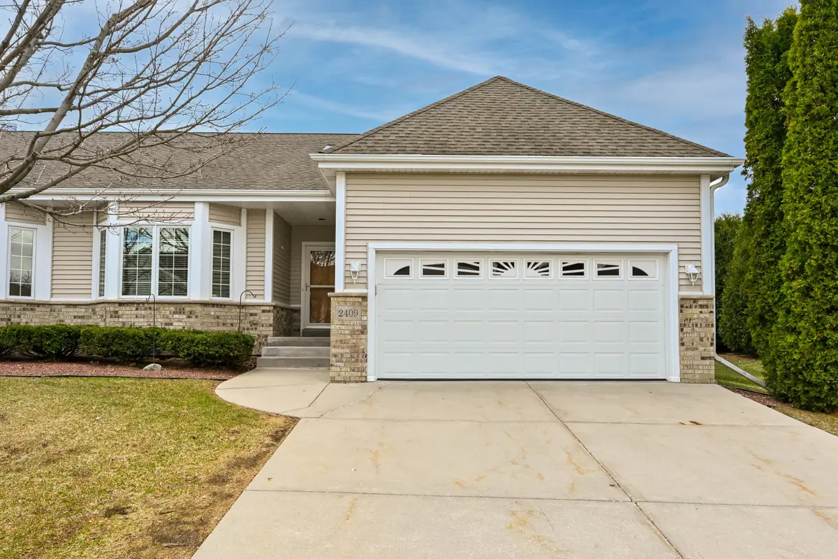 2409 Caribou Ln, Grafton, WI 53024 - #1